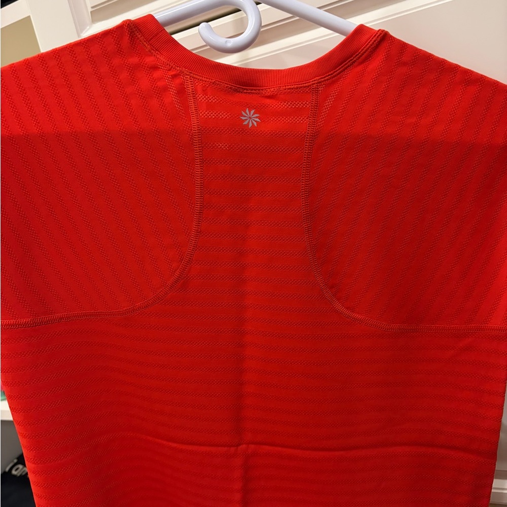 Athleta  Red momentum t - Picture 3 of 3